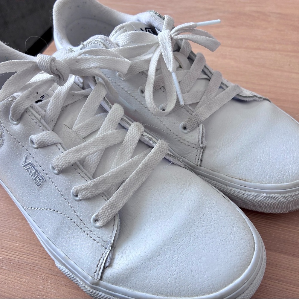 Vans leather low top youth sneakers size 4 excellent condition